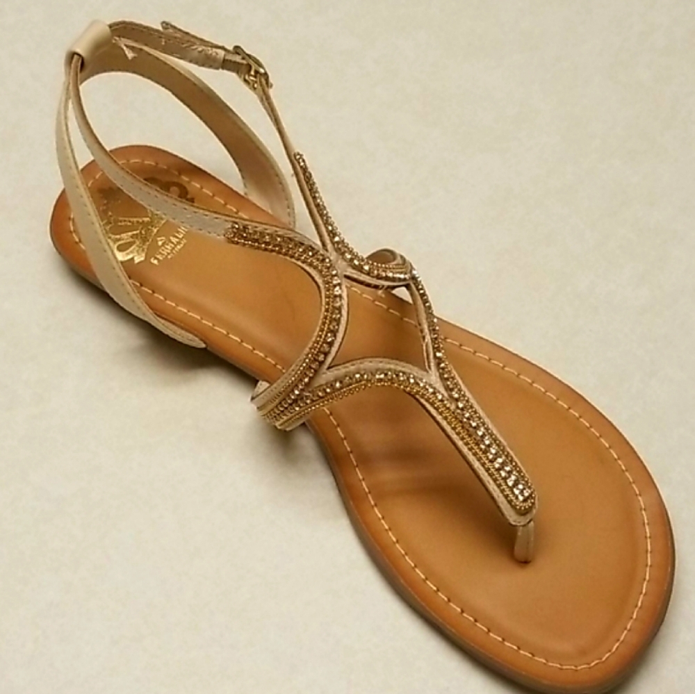 ♕︎ 𝗙𝗘𝗥𝗚𝗔𝗟𝗜𝗖𝗜𝗢𝗨𝗦 Gold Jeweled Sandals